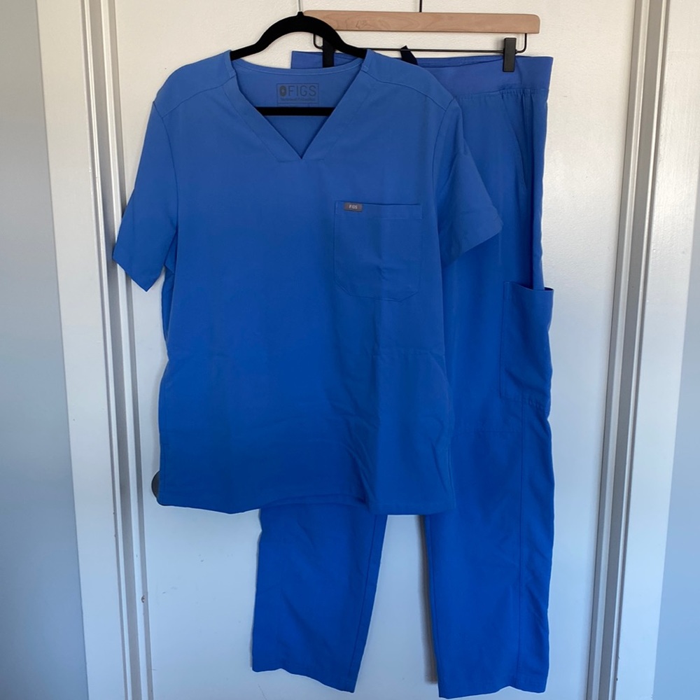 FIGS Light Blue Scrub Top and Pants- Men’s Medium